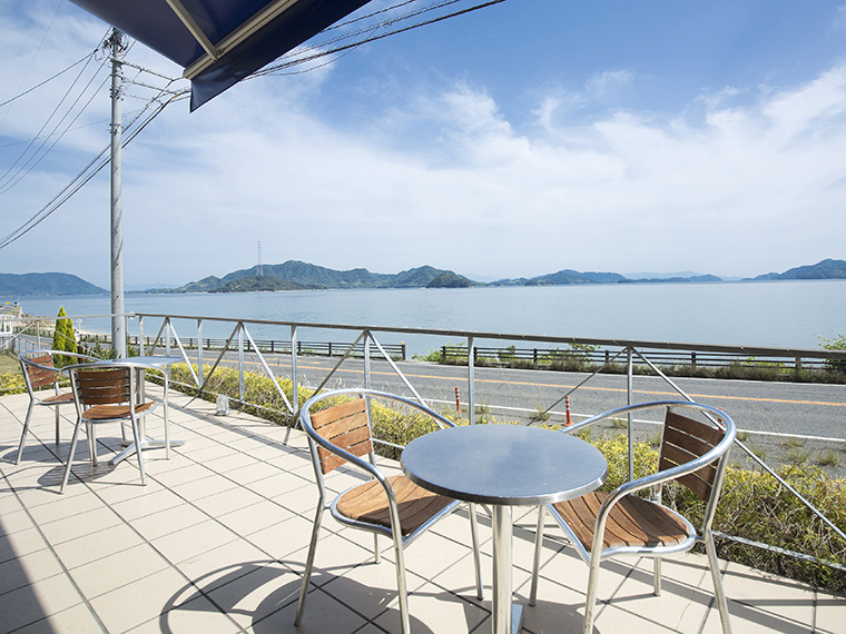 《広島県竹原市／CAFE HOXTON》海景色を優雅にひとり占め。海沿いの人気カフェ。