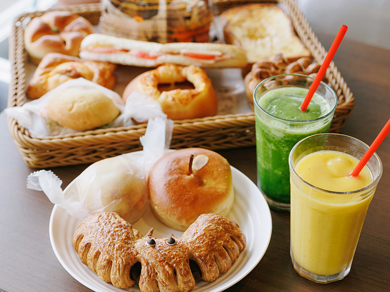 《笠岡市／Apple BAKERY and CAFÉ》みんなが集える場所を目指し、愛情たっぷりのパンをそろえるベーカリー。