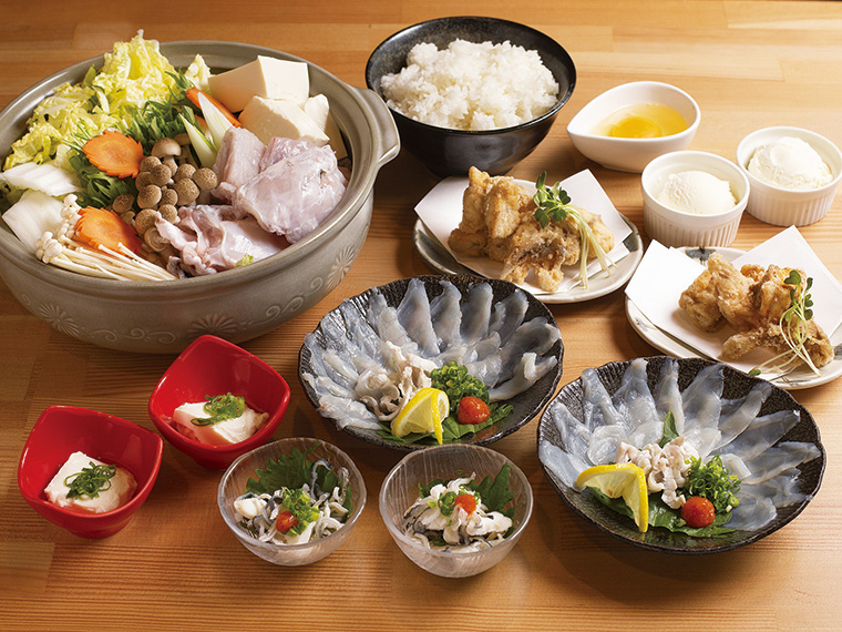 《貸切レンタルスペース　TSURUGATA BASE 1225》フグ料理を満喫できるコースが新登場。カラオケまで貸切で思う存分楽しもう！