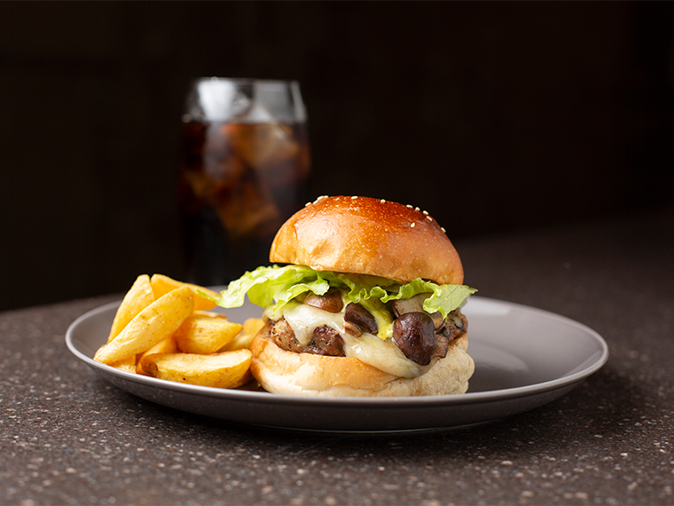 《Haré Baré Burger ハレバレバーガー》'23年4月OPEN！ もはや「肉料理」！ こだわりが詰まったボリューム満点の絶品ハンバーガー。