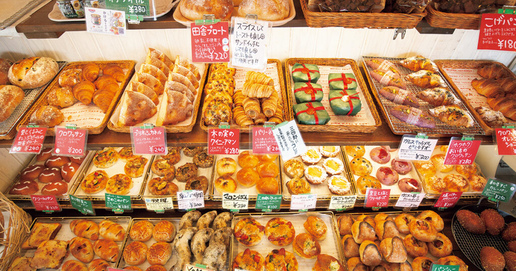 BAKERY三四郎》具材と手間を惜しまず使う、自由な発想の甘・辛創作パン