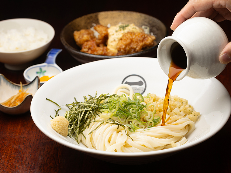 《うどん一歩》優しいだし汁と自家製麺が自慢。コスパ抜群のうどん＆定食を。【PR】