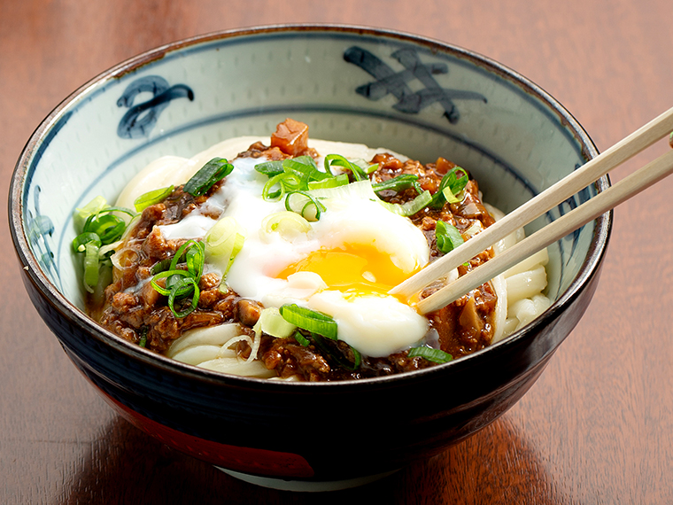 《さかいで麺業》ダシのうま味が広がるツユと、もちっと締まった麺を味わう。【PR】