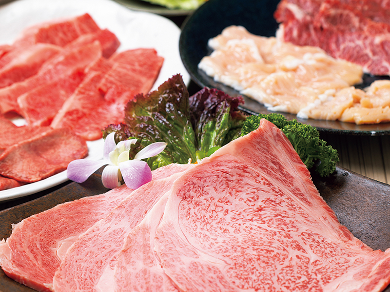 《香洛園》国産黒毛和牛の「本物」のうまみを堪能。約1000坪の屋外テラスでBBQも楽しめる！【PR】