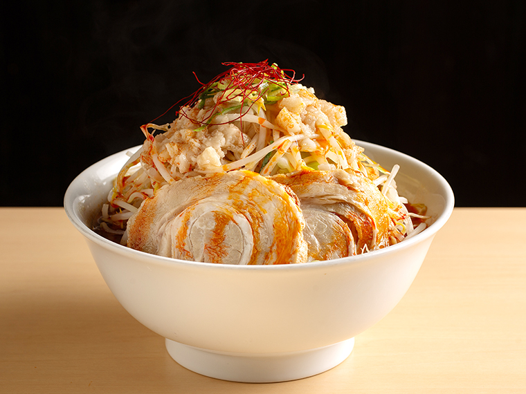 《岡山市北区／食楽　岡山店》岡山市に初進出！　がっつり＆激辛派に刺さる濃厚ラーメン【PR】