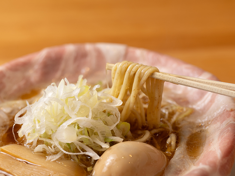 《ラーメン大戦争 岡山青江店》メニュー名もインパクト大！　家族連れにも人気のラーメン店。