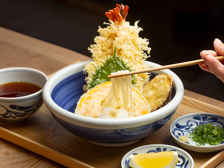 《玉野市／うどんこ》打ちたて・揚げたての感動を！　香川『おか泉』仕込みの讃岐うどんを古民家で。 