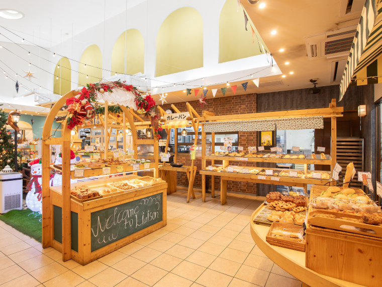 焼きたてパン広場　おかやま工房リエゾン